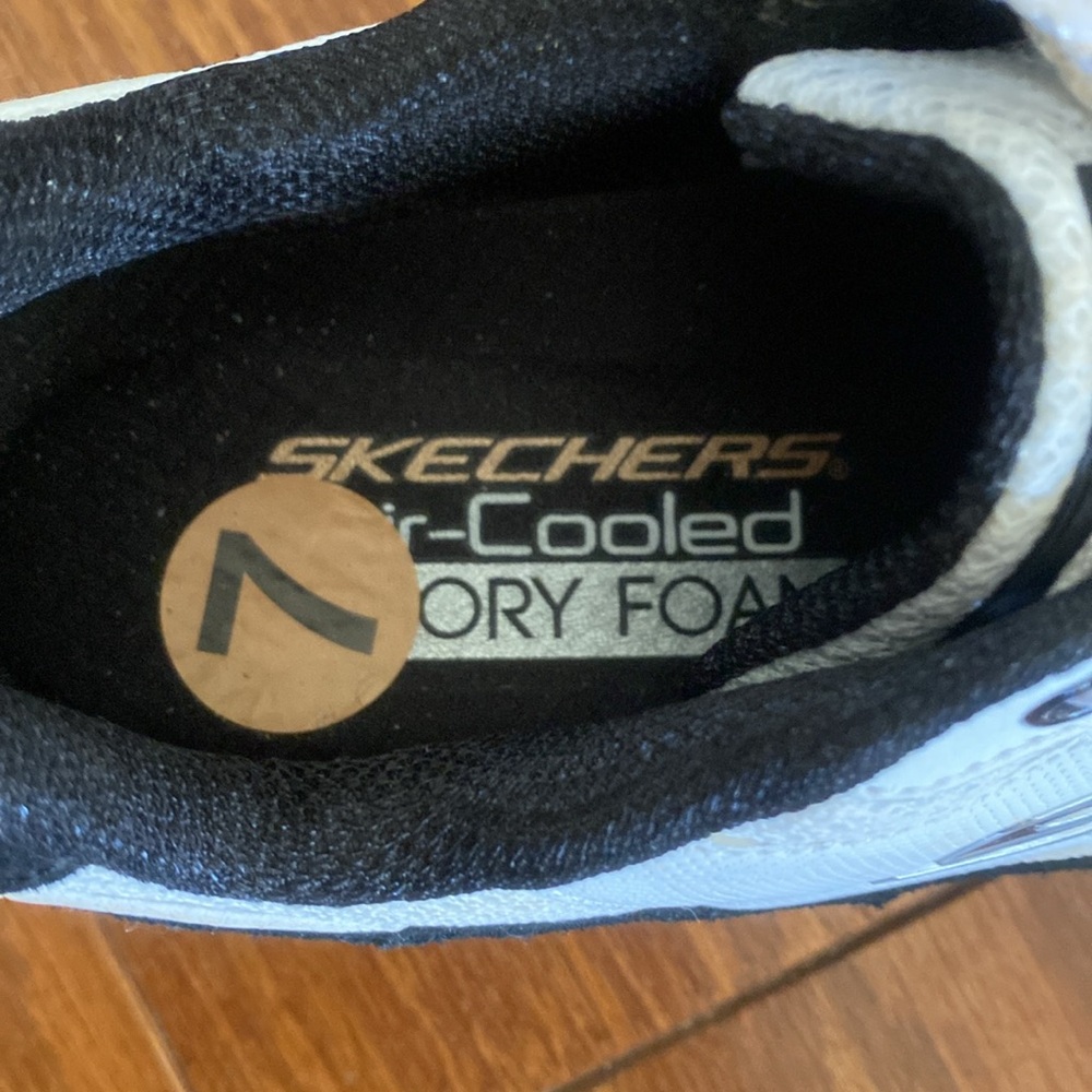 Skechers ladies lace up tennis shoes. EUC SZ 7. White fabric Black leather trim. - Picture 4 of 5
